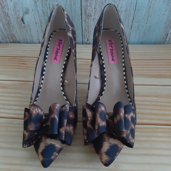 Betsey Johnson Bret Pump Animal Print Heels - Picture 2 of 7
